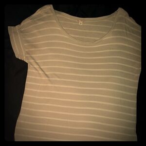 GAP -  Gray/white striped shirt
